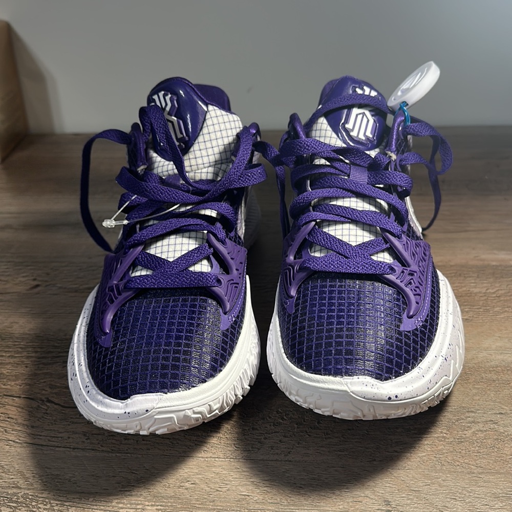 Nike Kyrie Low 4 - Picture 4 of 4